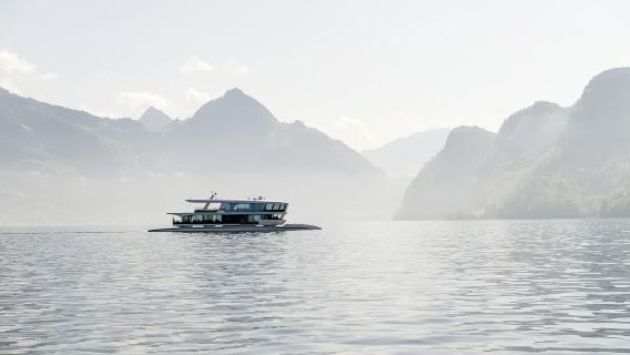 Pelayaran pergi-balik selama 1 jam dengan katamaran di Tasik Lucerne
