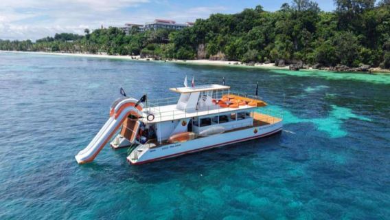 Boracay's Epic Yacht Party by Sundancer