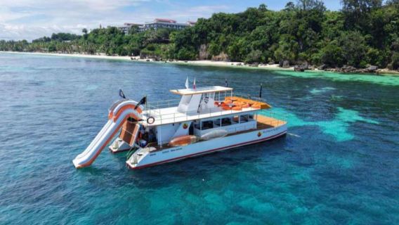 Boracay's Epic Yacht Party by Sundancer