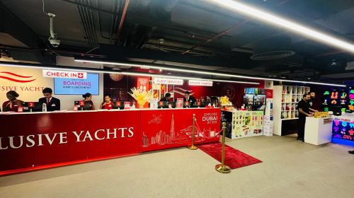 Dubai Marina Yacht Tour: Ain Wheel, JBR & Harbour in 1 Hour Day Tours