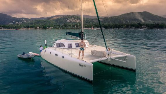 Esperienza privata sulla barca a vela catamarano Nina a Koh Samui