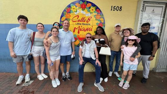 Crucero y recorrido en autobús por el horizonte de Miami Millionaire, 5 paradas y café