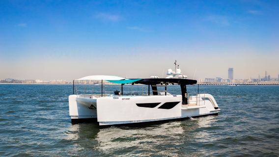 Dubai Yacht: Private Yacht-Tour mit der 60-Fuß-Ozone-Partyyacht
