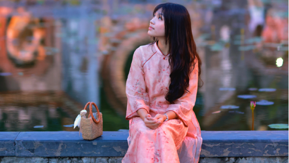 Photographie de voyage à Hoi An Ao Dai | Promenez-vous dans la vieille ville avec un photographe privé pour immortaliser vos plus beaux moments