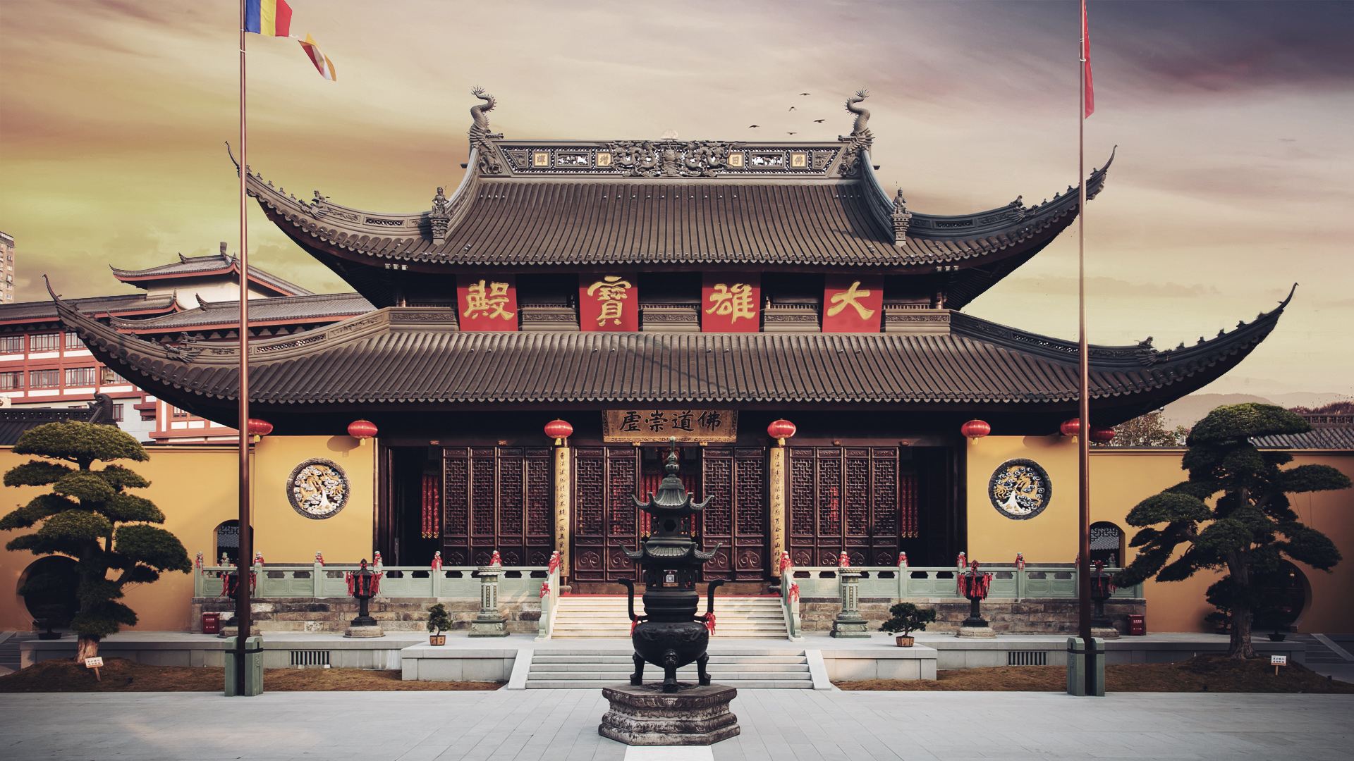 Shanghai Private Day Tour to Shanghai Tower, Yu Garden, The Bund, Jade Buddha Temple