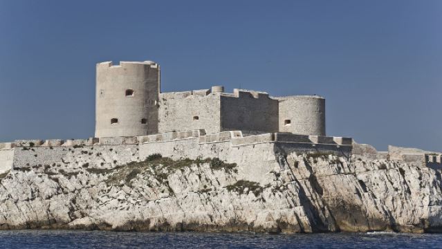 Marseille 1-day Tour: Old Port of Marseille + The Panier + Château d'If (Chinese-speaking Driver)