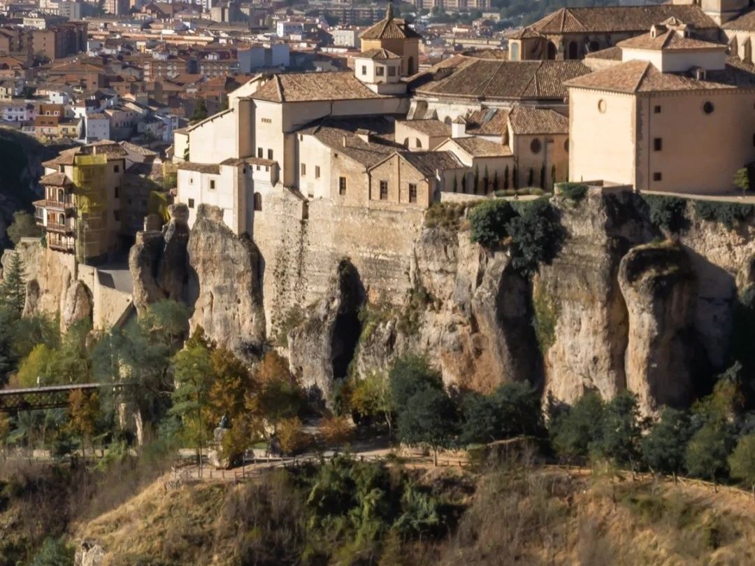 西班牙馬德里來回昆卡 + 欽瓊小鎮-可包車-精選