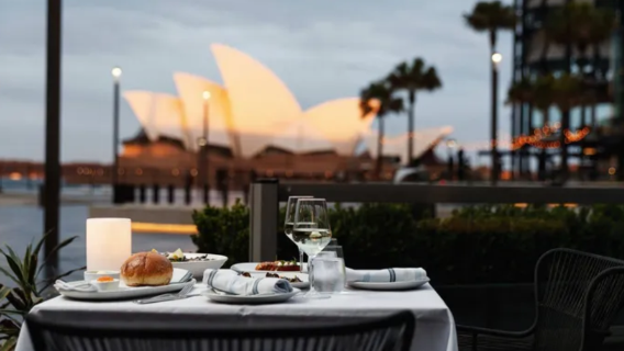 Dîner du Nouvel An avec feux d'artifice au Harbourfront Seafood Restaurant à Sydney en 2026 (début à 18h00)|Dîner 5 plats|Deux feux d'artifice|Boissons alcoolisées et non alcoolisées|Repas au premier étage