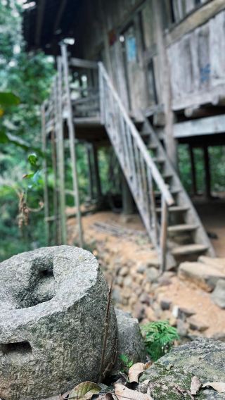 1-day tour to Wanfenglin + Wanfeng Lake + Nanlong Bouyei Ancient Village in Qianxinan, Guizhou with Chinese and English services