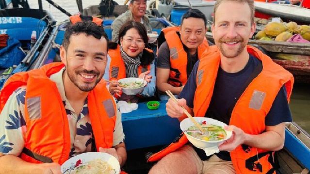 Le fabuleux marché flottant caché et le petit canal