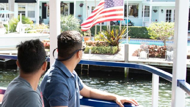 ฟอร์ตลอเดอร์เดล: ทัศนาจรเรือสำราญ Jungle Queen