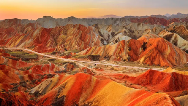 Gansu Province Full Coverage - Lanzhou, Dunhuang, Jiuquan, Zhangye | Chinese/English Guides (For Other Languages Please Contact Customer Support) | Exhibition Interpretation | Business Inspection Interpretation | Travel Private Charter Customization