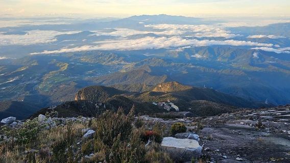 Escalada nocturna del Monte Kinabalu con trekking hasta la cima