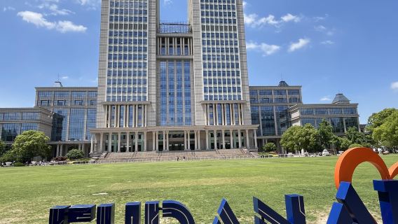 Lawatan ke Kampus Handan, Universiti Fudan Shanghai dengan Penerangan Berpandu oleh Pelajar dan Pilihan Makanan dalam Lawatan Peribadi