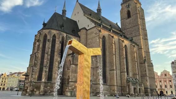Passeio de um dia com veículo privativo em Praga + Karlovy Vary/Itinerário personalizável