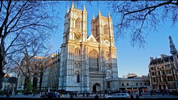 London: The Changing of the Guard Tour and Buckingham Palace
