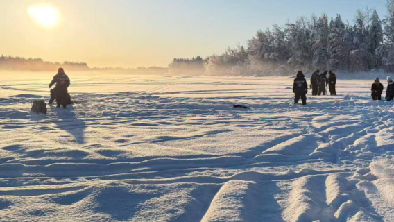 Finland Rovaniemi kota hut grilled salmon + ice fishing/snowshoeing half-day tour