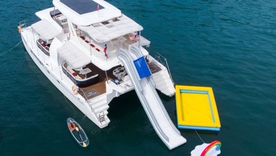 Kota Kinabalu, Sabah: Iate de festa Big White | Clube no mar | Transfer incluído | Passeio de meio dia relaxante