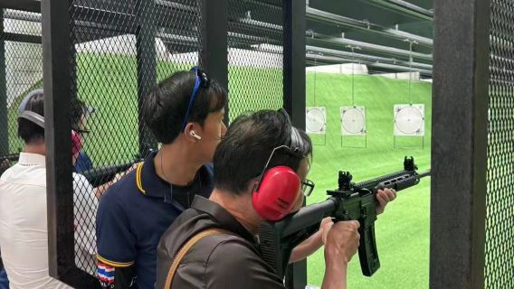 泰國芭提雅實彈射擊【Eagle 1 Club 鷹一號射擊俱樂部】+BB對抗+漆彈對抗+ATV+草藥泡腳+麝香貓+餐廳點餐就餐
