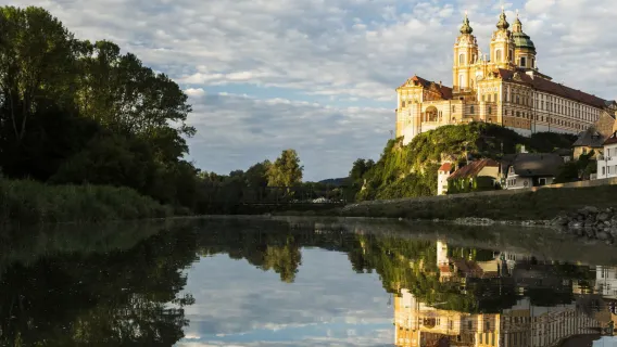 Melk Abbey + Melk + Wachau Valley + Dürnstein Castle Ruins 1-day tour