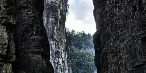 重慶武隆天生三橋+武隆山大裂谷+烏江畫廊一日遊中英文服務