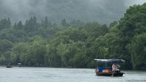 雷峰塔+西湖搖櫓船（手划船）包船+三潭印月+人工導遊導覽