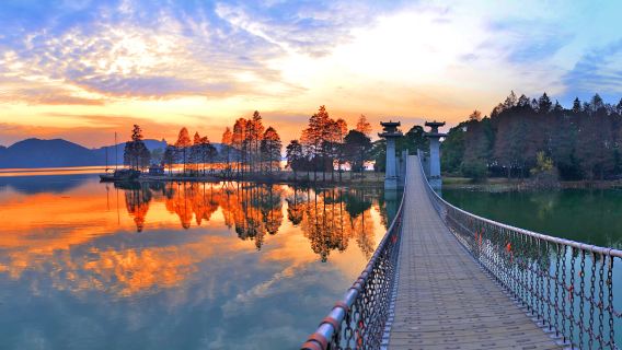 Yellow Crane Tower + Wuhan University + Luoyan Scenic Area + Wuhan Liangjiang Cruise (Night Cruise on Yangtze River)