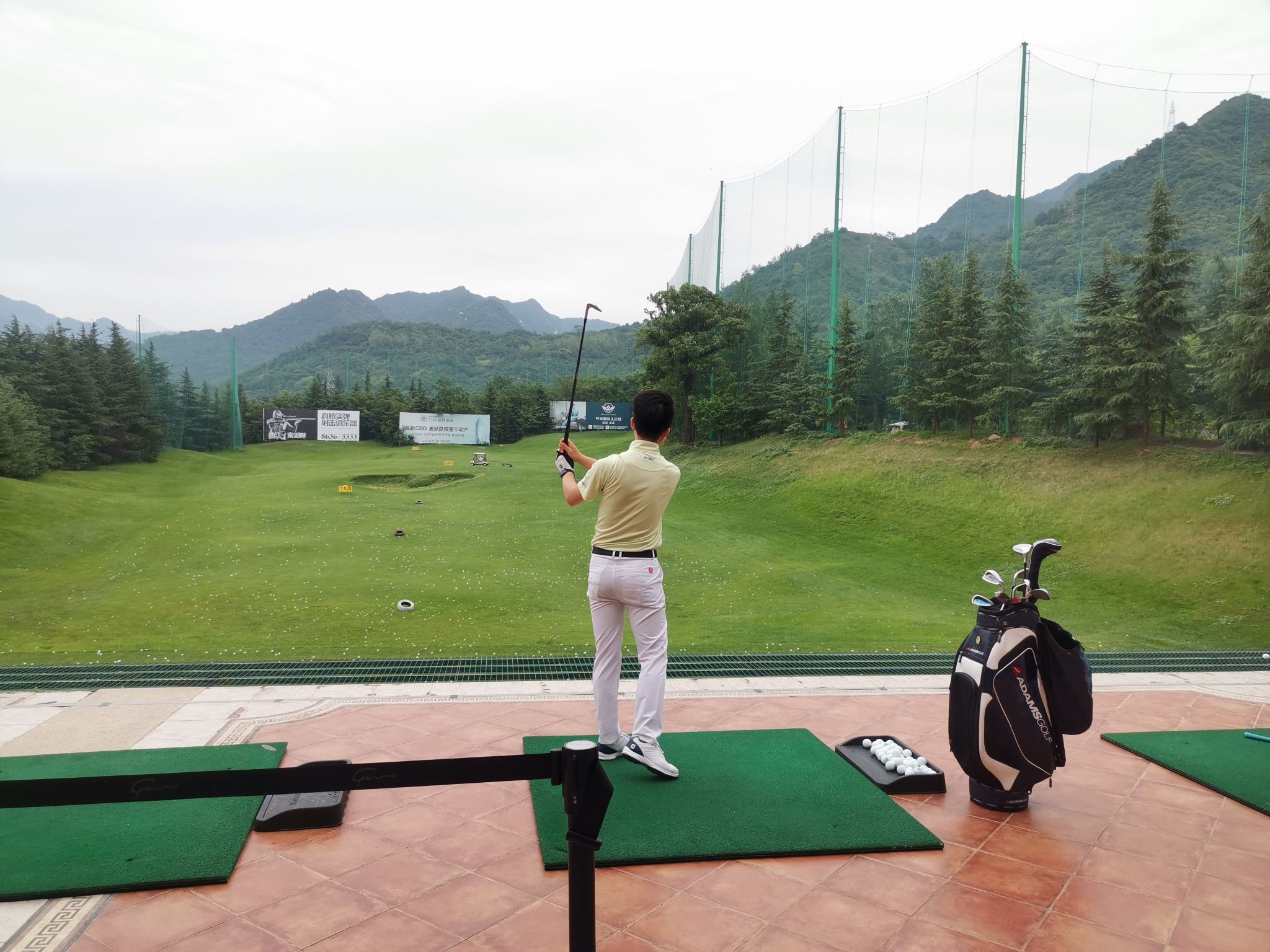 Esperienza di un torneo internazionale - Viaggio di un giorno per giocare a golf a 18 buche presso il Xi'an Qinling International Golf Club
