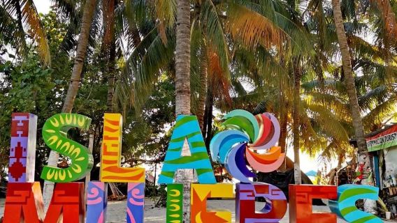 เม็กซิโก กังกุน - ทัวร์ 1 วันเรือปาร์ตี้คาตามารันอิสลา มูเฮเรสพร้อมเครื่องดื่มและอาหารกลางวัน