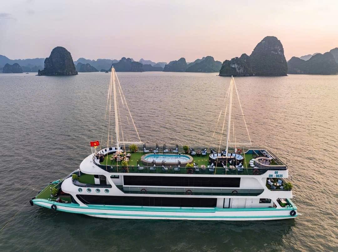Hanoi Ha Long Bay 1-day tour [Luxury cruise trip + Classic attractions included + Seafood lunch]