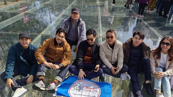 Private Tagestour in Chongqing zum Geologiepark Wulong und den Wulong Tiankeng Drei Brücken