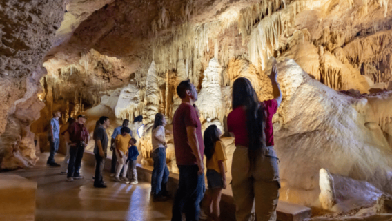 San Antonio: Tour tham quan kỳ quan ẩn giấu của hang động cầu tự nhiên