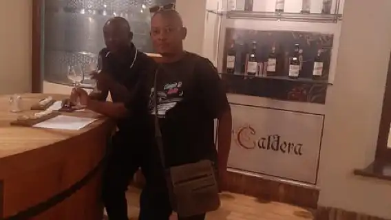 ทัวร์ส่วนตัวพบปะกับเสือชีตาห์และชิมไวน์