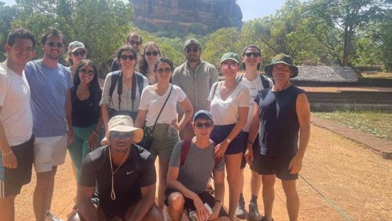 Colombo/Negombo: Exclusive Sigiriya Rock & Dambulla Cave