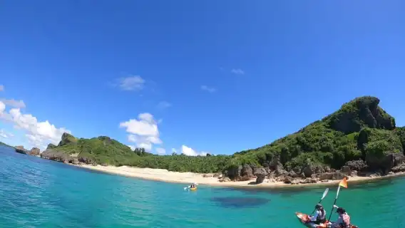 Okinawa: Kayak or SUP Tour to Hamahiga Island
