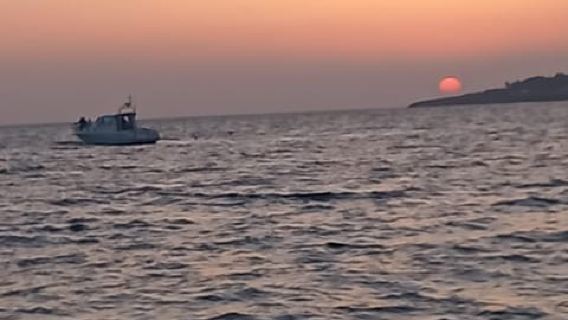 Cascais : excursion en bateau au coucher du soleil avec boissons de bienvenue