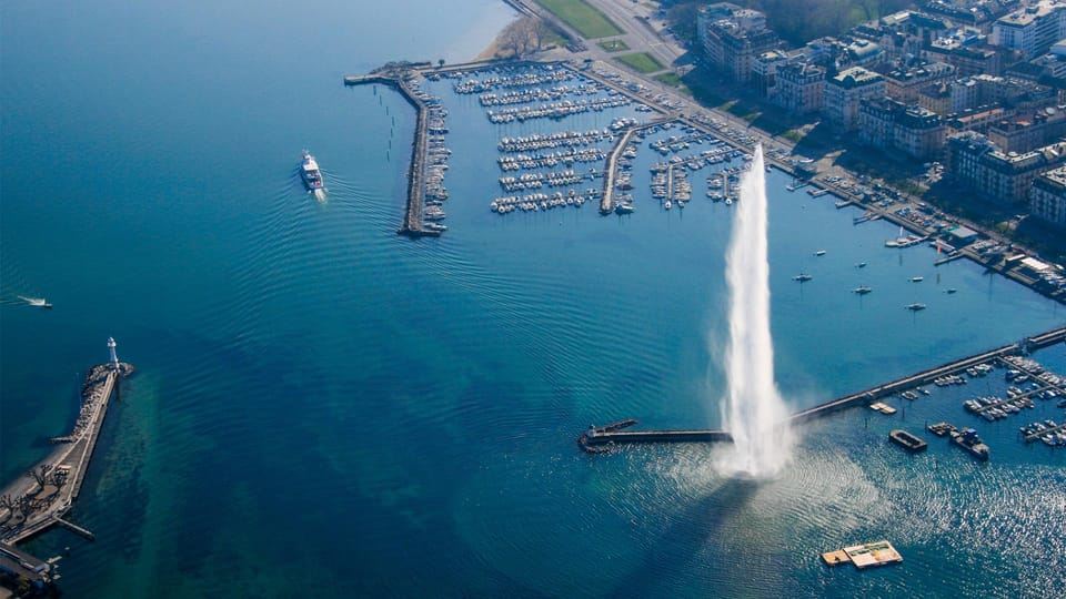 Geneva: Scenic Lake Cruise with Snacks and Wine