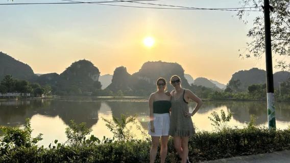 Prise en charge à Ninh Binh : Coucher de soleil en moto et ancienne ville de Hoa Lu