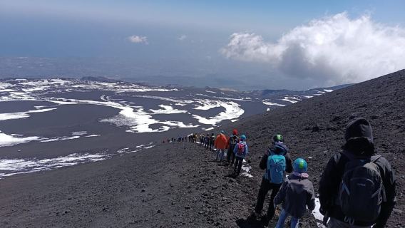 Catania, trekking al Etna con guía turístico y teleférico a 3000 metros + traslado reservable