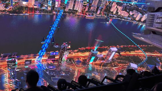 Sorvola Shanghai (incontra la magica metropoli tra le nuvole)