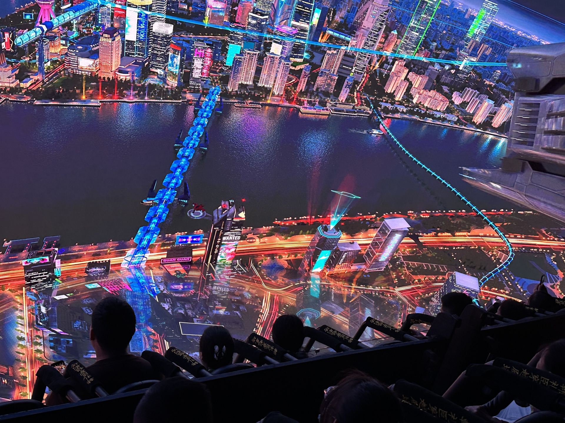 Sorvola Shanghai (incontra la magica metropoli tra le nuvole)