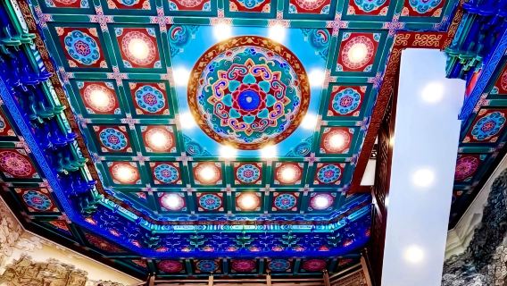 Guangxi Yulin Cross Street + Farmer Art Building (Strange Building) + Wanhua Tower 1-day tour with English service available