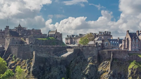 UK | Edinburgh Castle (Admission Ticket Included) English Guided Join-in Tour