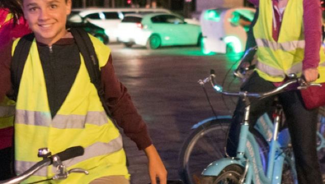 Paris: Evening Bike Tour + 1-Hour Boat Cruise