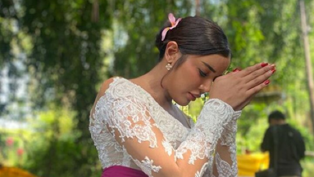 Sacred Purification Ceremony at Taman Beji Griya Waterfall