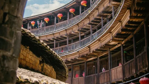 Fujian Longyan Yongding Hongkeng tulou + Hakka glutinous rice wine tasting [roam Zhencheng Building + experience intangible cultural heritage]