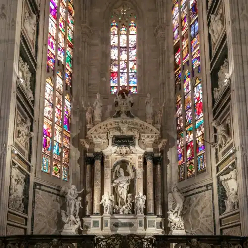 ミラノのドゥオーモ：ガイド付きツアー＋屋上アクセス | Trip.com