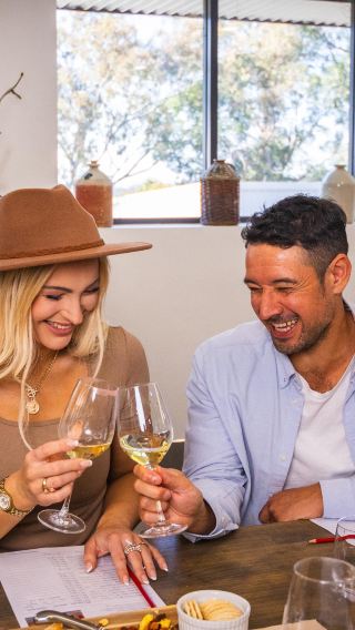 1-day tour to Hunter Region from Sydney | Chinese, English & Japanese | lunch at two winery hotels | chocolate factory