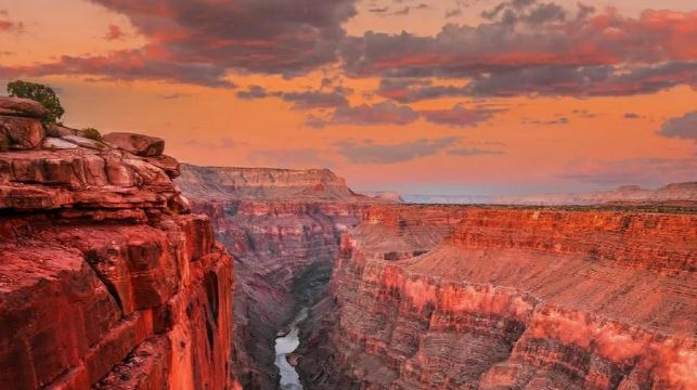 美國拉斯維加斯來回羚羊谷馬蹄灣一日遊包車【真好玩】