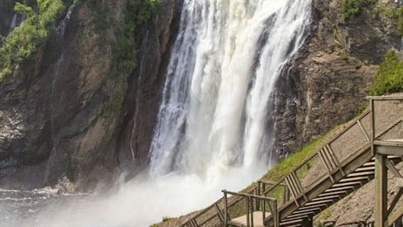 Quebec City & Montmorency Falls: Guided Day Tour from Montreal